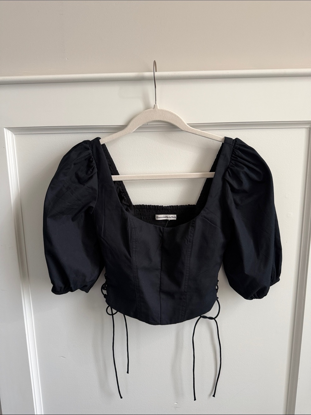 NWT Abercrombie Puff Sleeve Crop Top with Lace-Up Sides